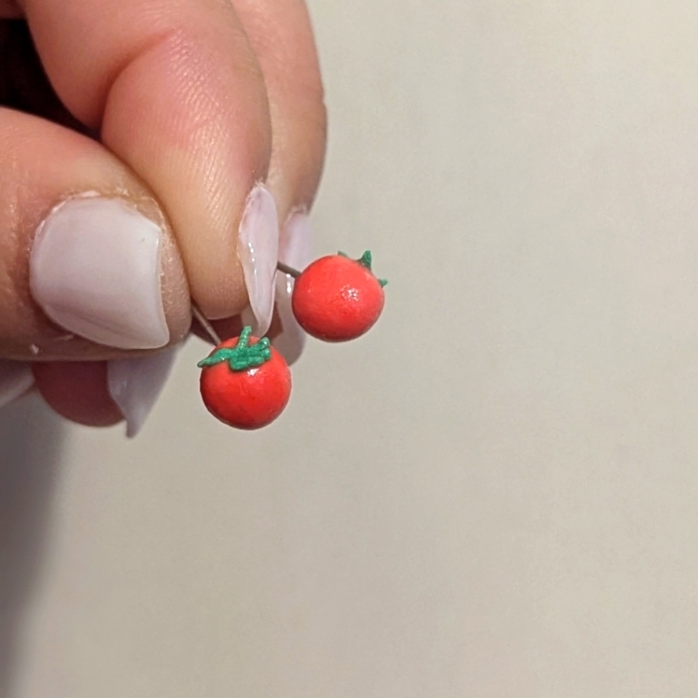 Red tomato tiny stud earrings - Picture 2 of 3